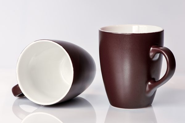 2 mugs marron